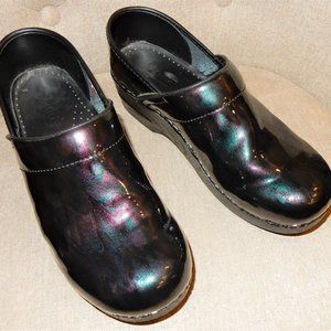 SANITA Patent Leather clogs 39 W 8 burgundy red mint marbelized shimmer non slip